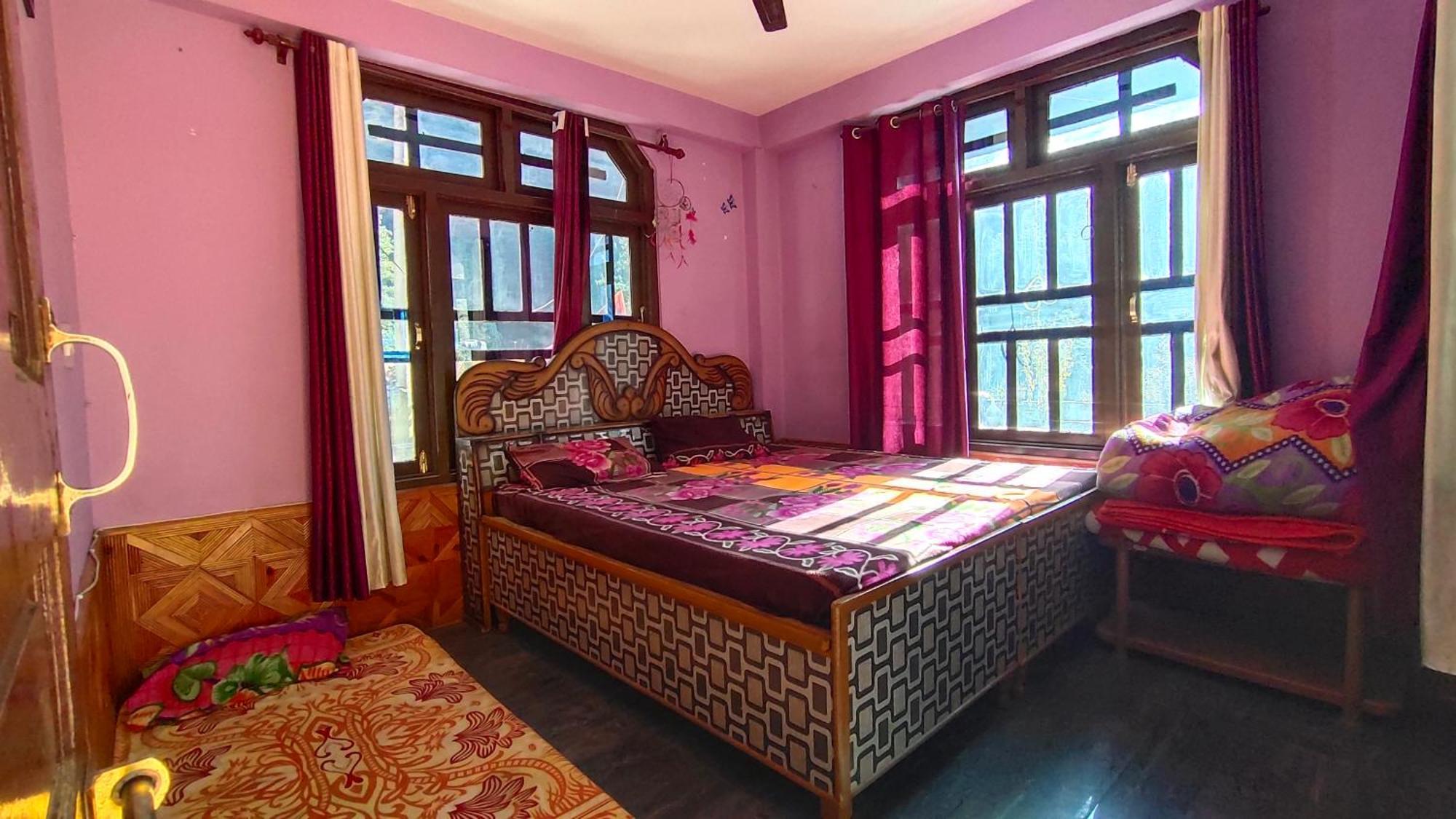 Snow View Guest House Kasol Rom bilde