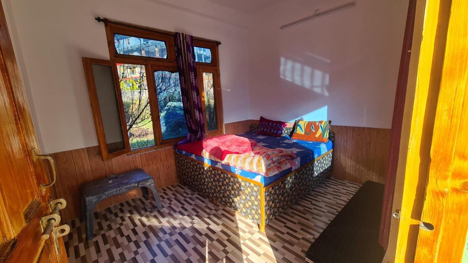 Snow View Guest House Kasol Rom bilde
