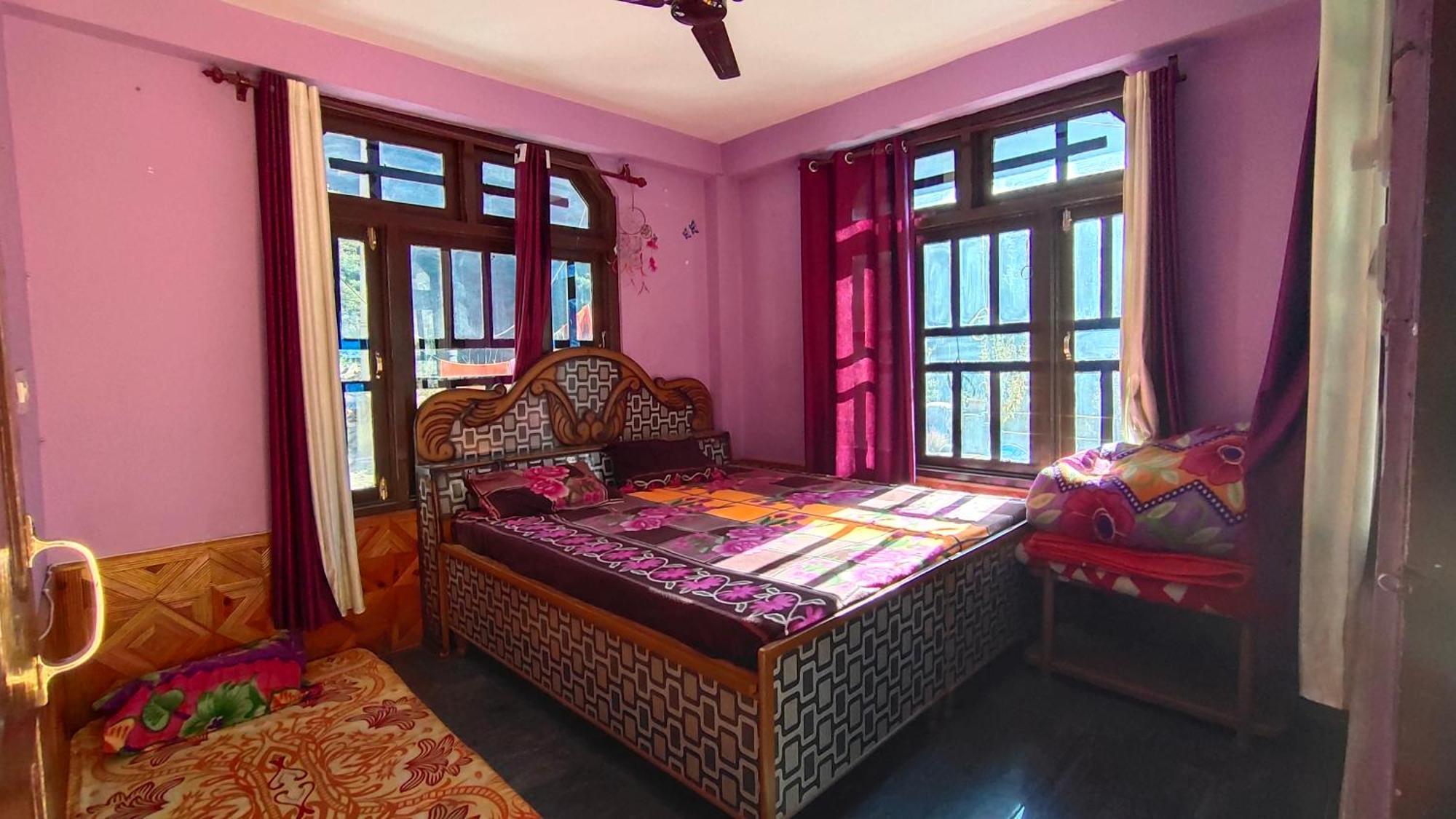 Snow View Guest House Kasol Rom bilde